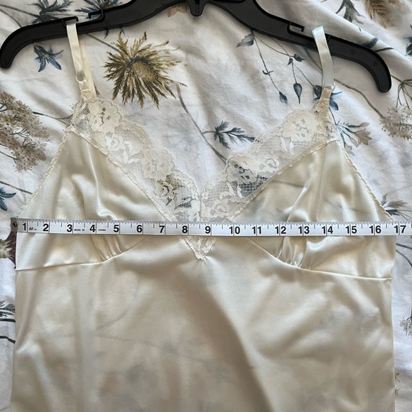 Vintage cream sweetheart lace top - Picture 3 of 3